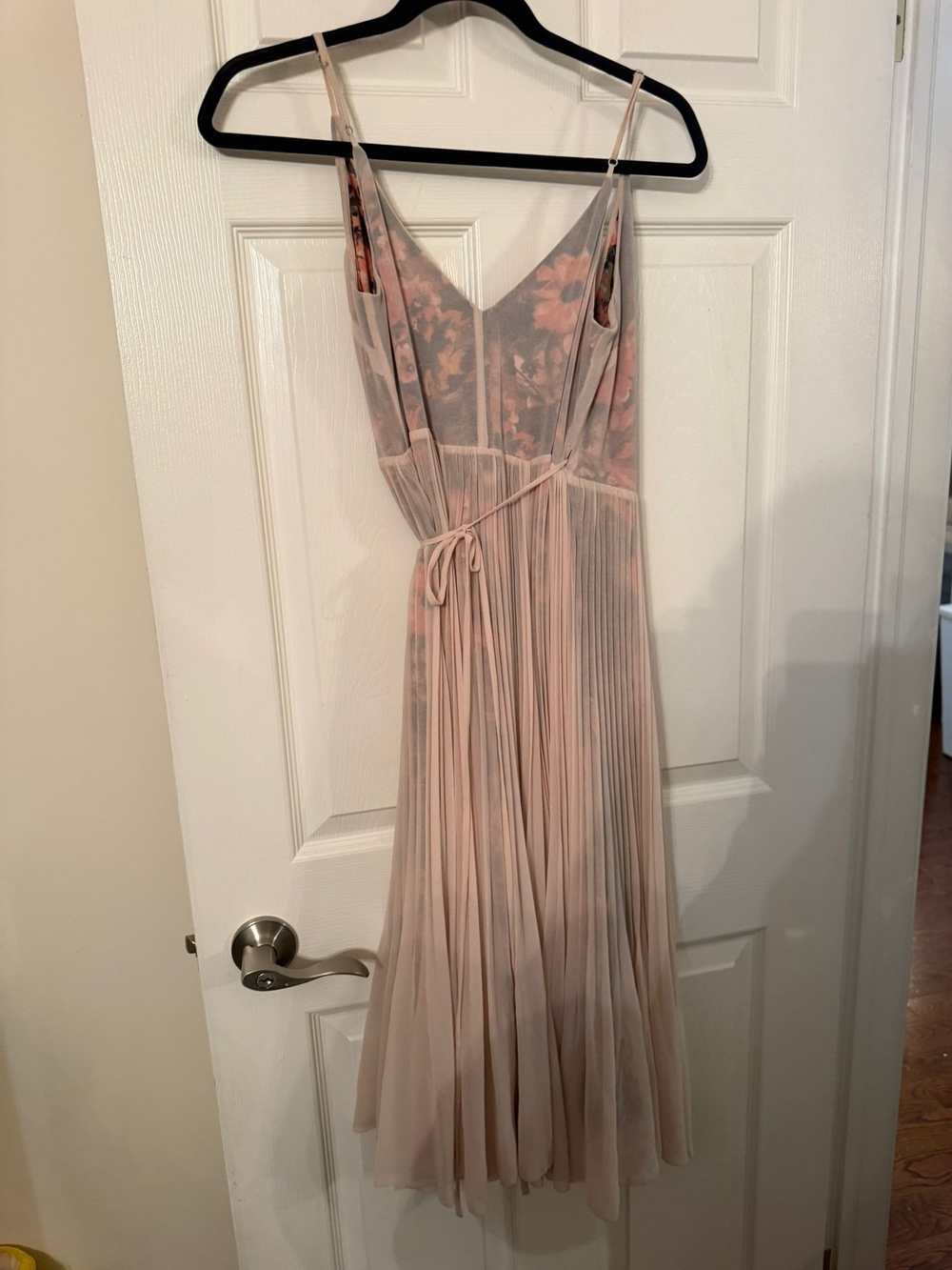 Wilfred Blush Pink Floral V-Neck Pleated Midi Dress - Picture 2 of 4